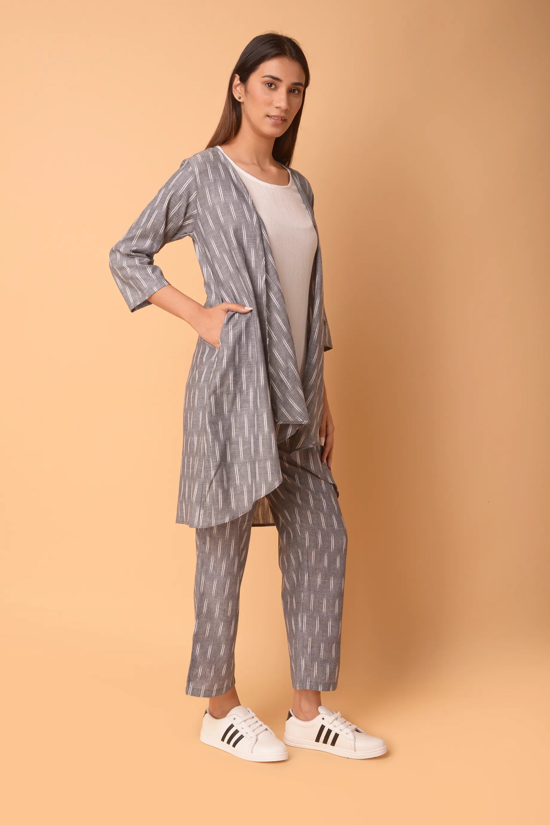 GREY COTTON SHRUG