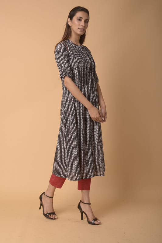 BLACK COTTON KURTA WITH EMBROIDERY DETAILS ON SHOULDER